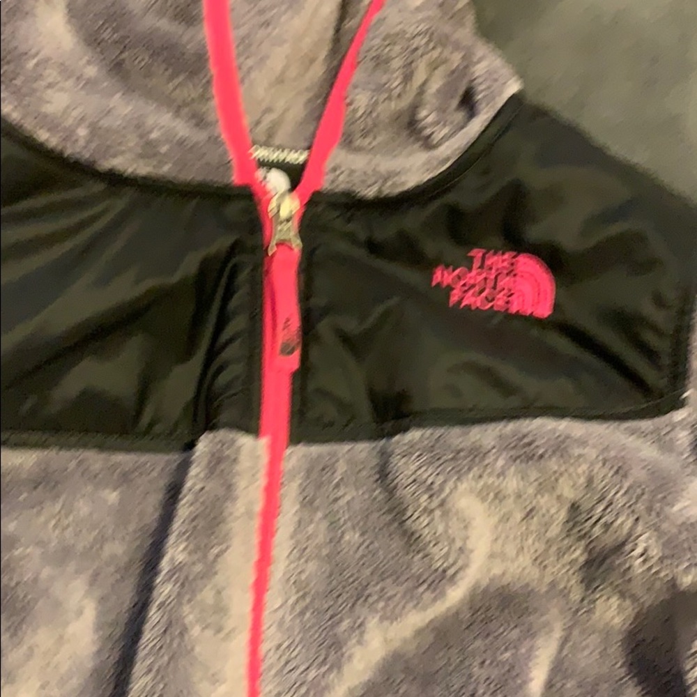 Grey/pink north face.youth XL fits like a adult xs - Picture 2 of 3